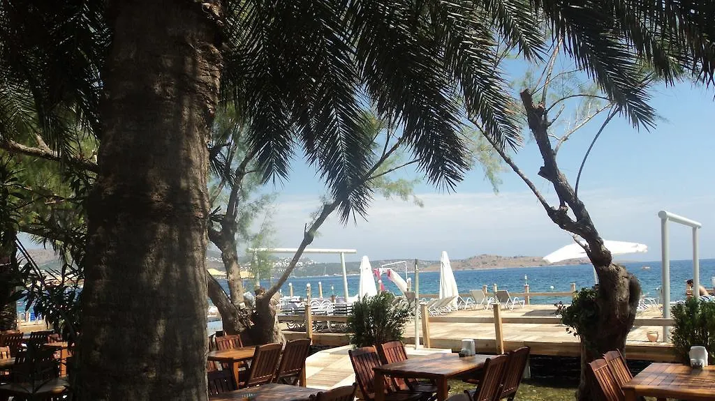 Gunisigi Hotel Türkbükü Couette-café